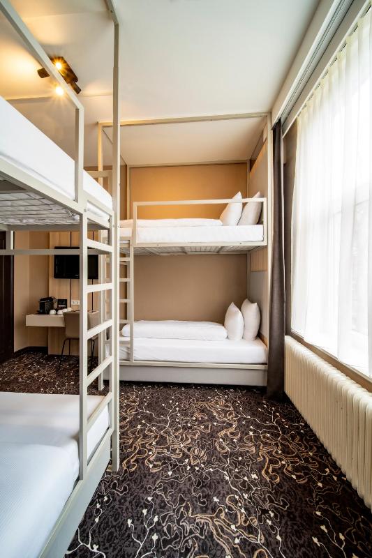 Quadruple Room image 4