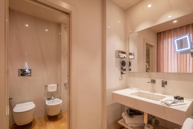Deluxe Apartment image 2