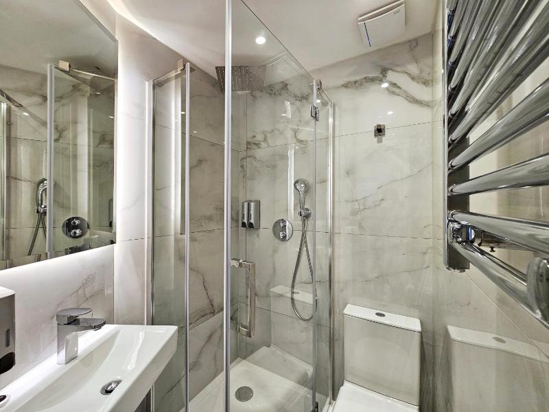 Twin Room image 1
