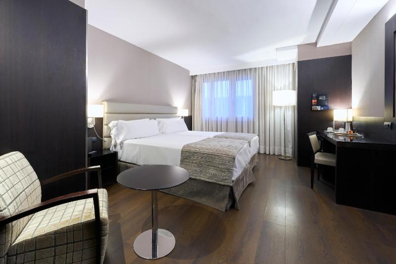 Double or Twin Room image 4