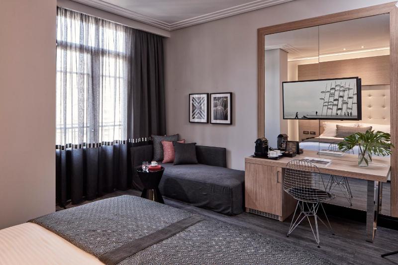Superior Suite image 2