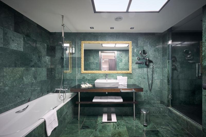 Junior Suite image 2