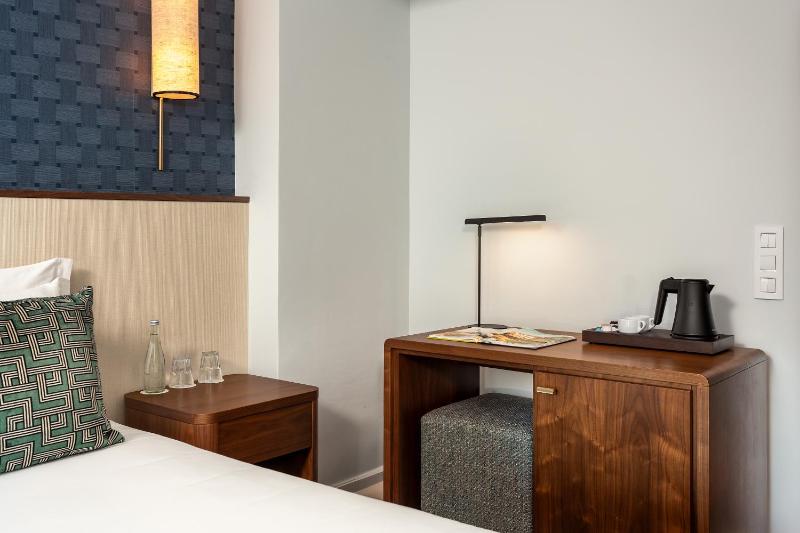 Standard Twin Room image 1