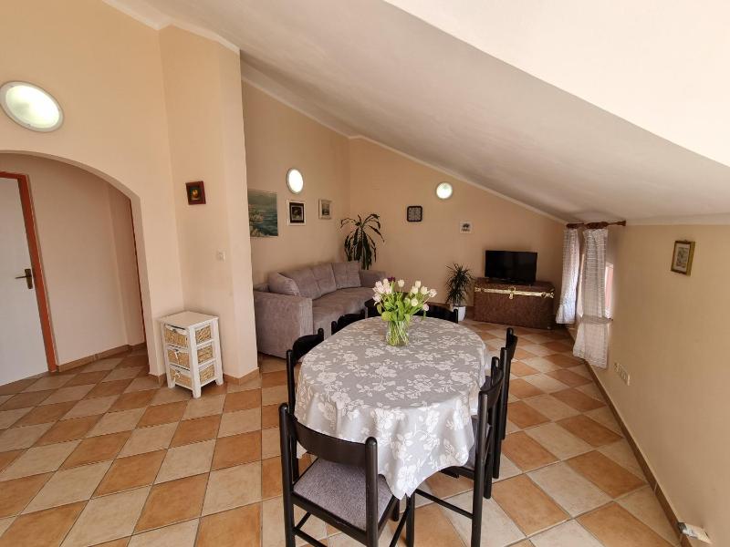 VILLA ROUGE with private parking AC WiFi - image 5