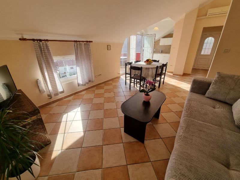 VILLA ROUGE with private parking AC WiFi - image 11