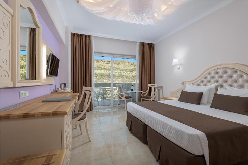 Deluxe Room Land View image 1