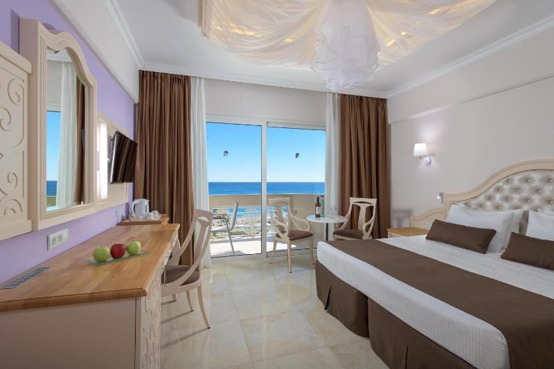 Deluxe Room with Sea View  image 1