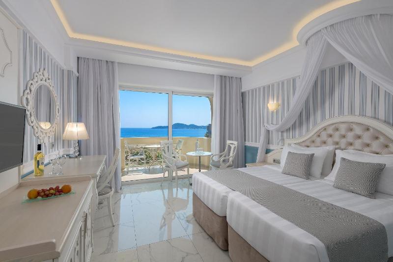 Superior Room Sea View  image 3