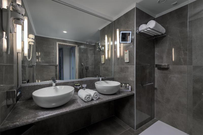 Executive Room with Private Pool  image 2