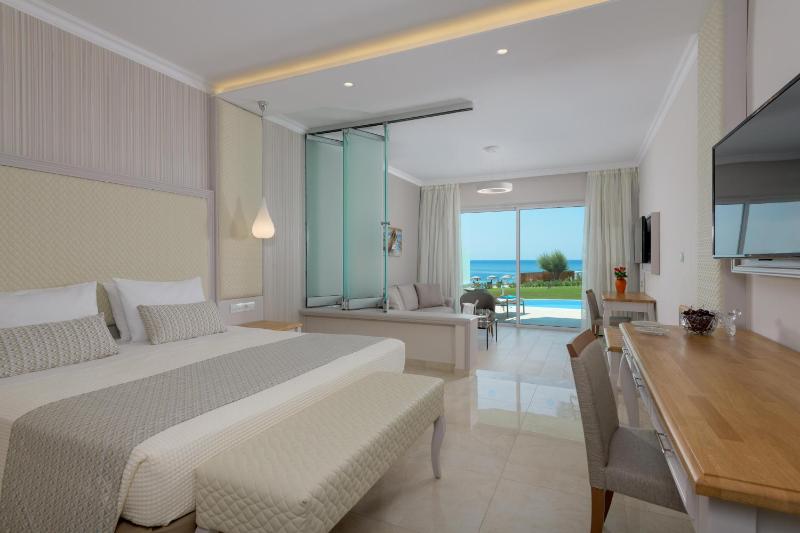 Executive Room with Private Pool  image 1