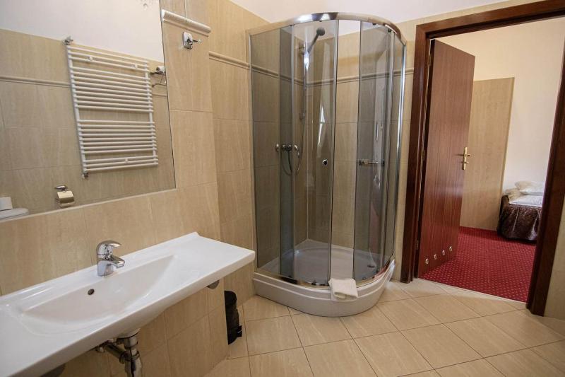 Standard Twin Room with Sofa image 3