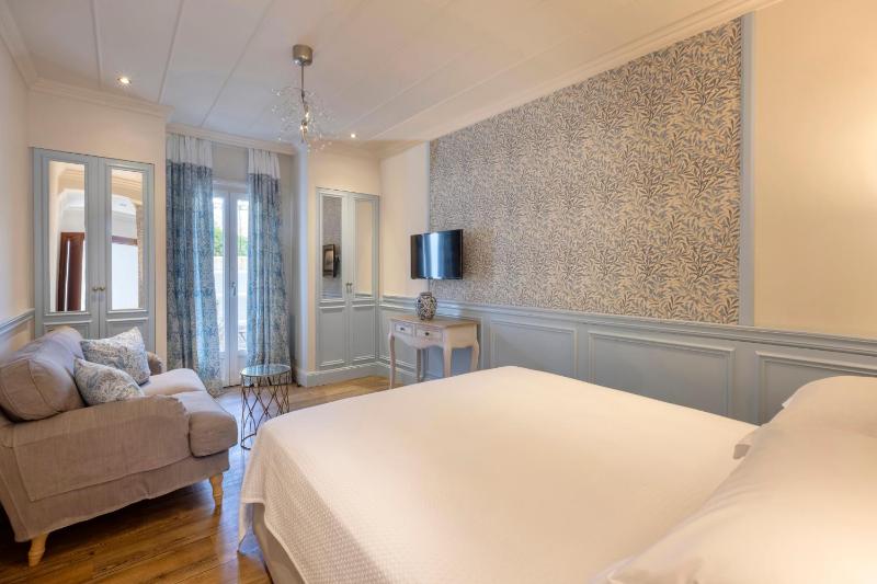 Standard Twin Room image 3