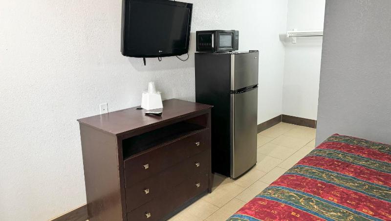 King Bed Smoking image 4