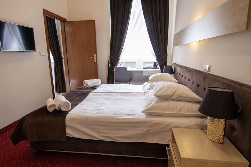 Double or Twin Room image 1