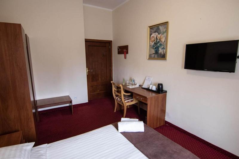 Double or Twin Room image 2