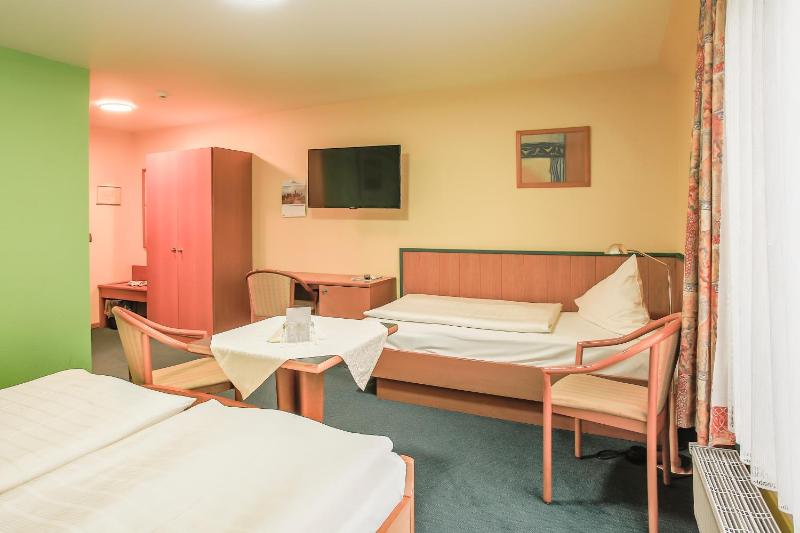 Classic Triple Room image 1