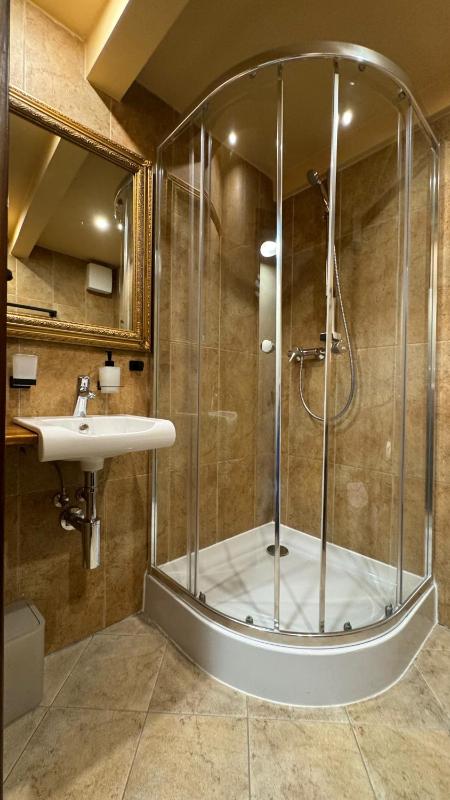 Standard Double or Twin Room image 4