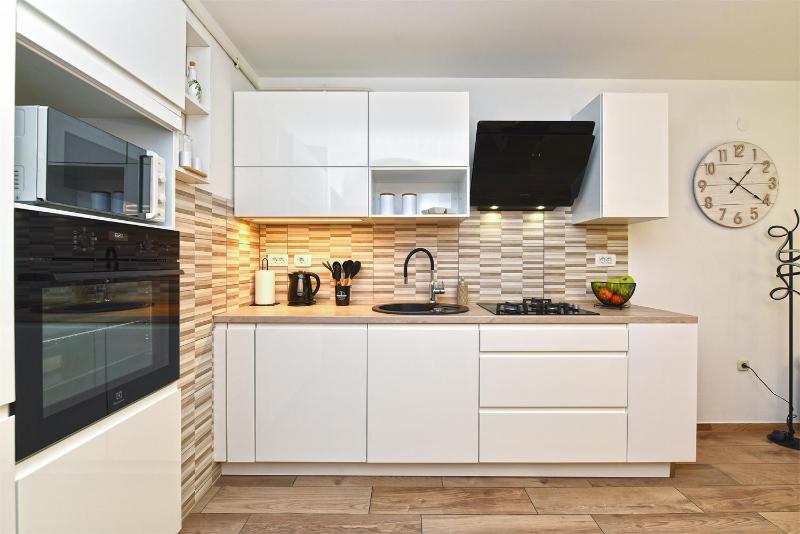 Apartment 2207 - image 6