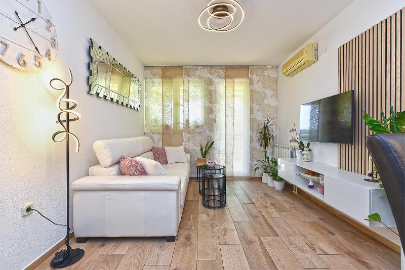 Apartment 2207 - image 2