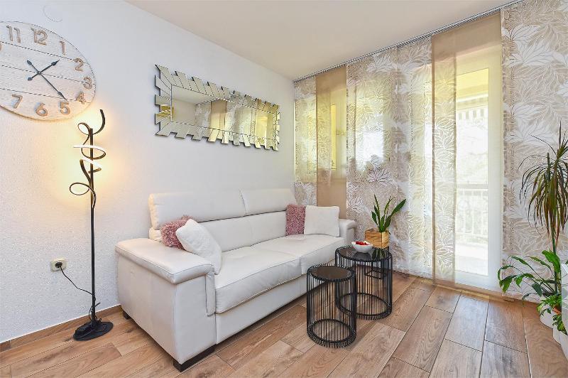 Apartment 2207 - image 7