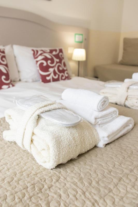 Triple Room with Private External Bathroom image 2