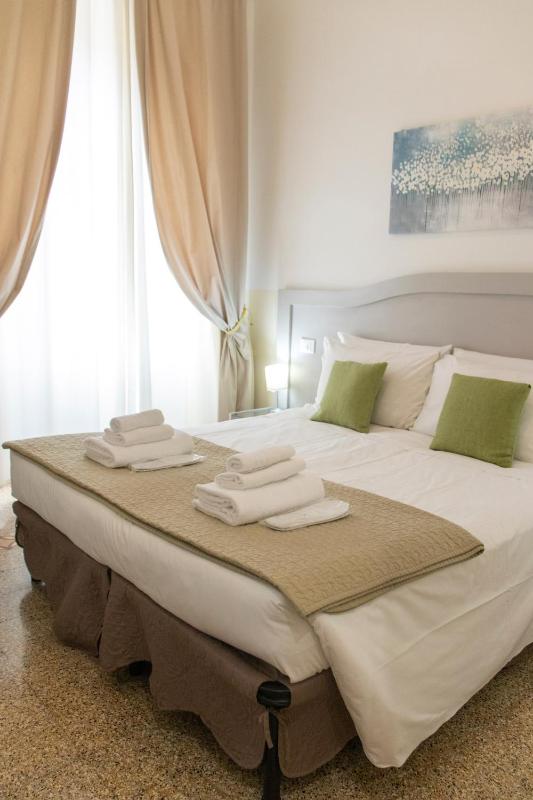 Double or Twin Room image 4