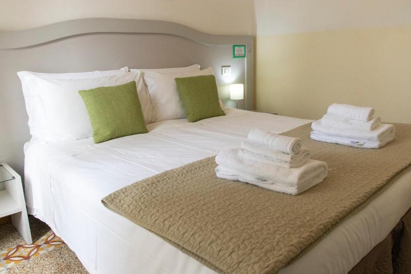 Double or Twin Room image 3