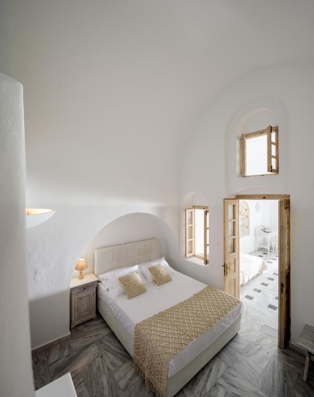 Junior Suite with Caldera View image 1