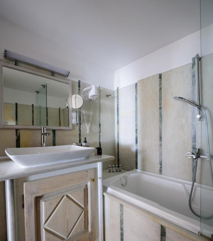 Superior Suite with Sea View image 3