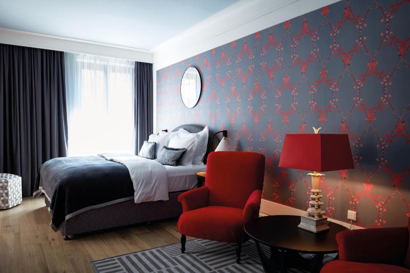 Petite Suite image 2