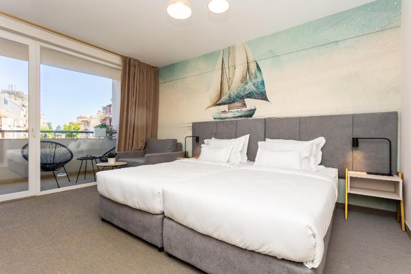 Double Room image 4