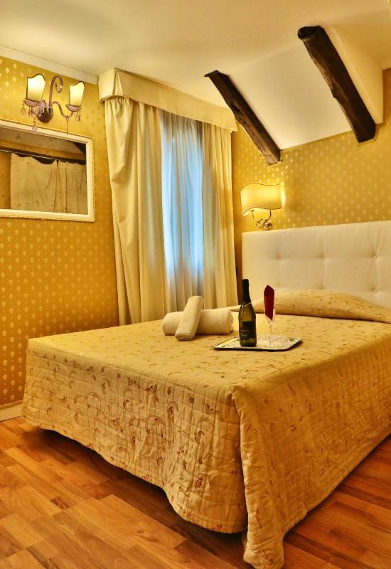 Economy Double Room image 1