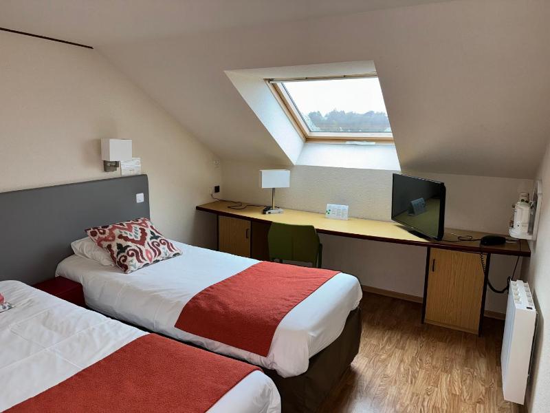 Twin Room image 4
