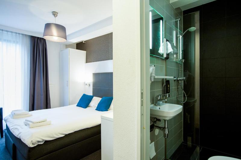 Standard Double Room image 2