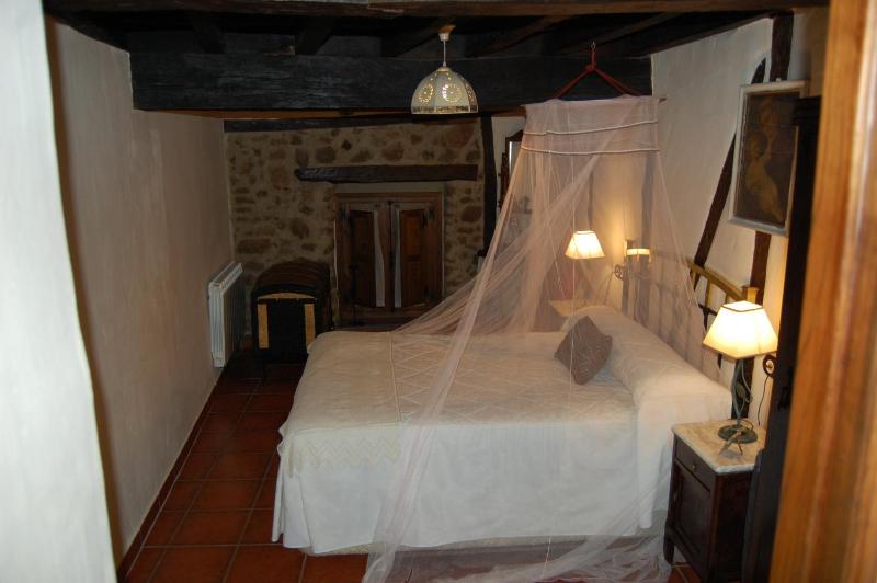One-Bedroom Apartment (2-4 Adults)  image 4
