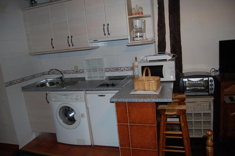 One-Bedroom Apartment (2-4 Adults)  image 3