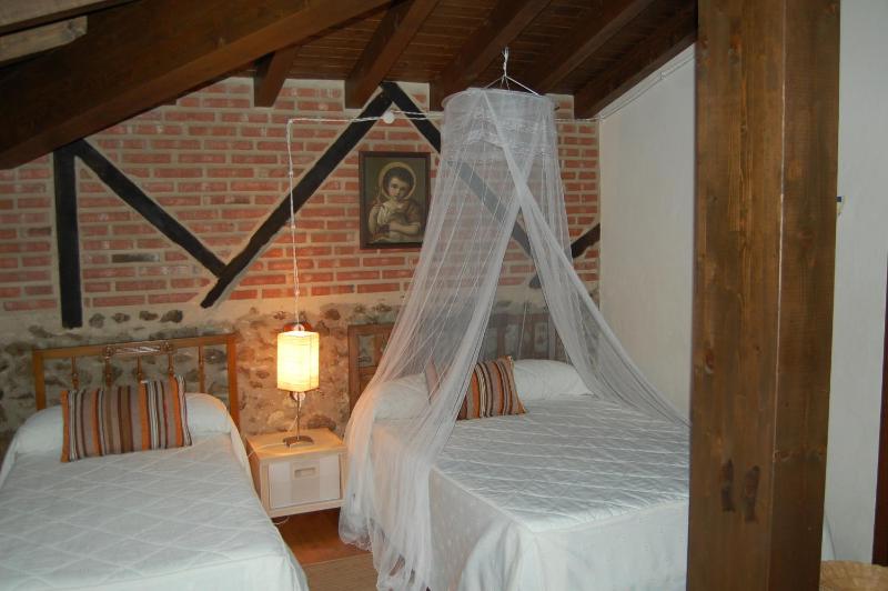 Three-Bedroom Apartment (2-8 Adults) image 2