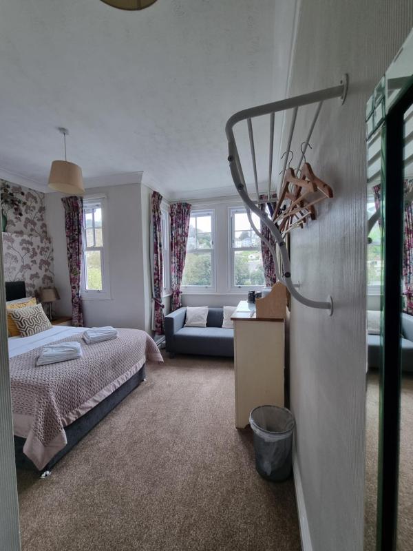 Large Double Room image 4