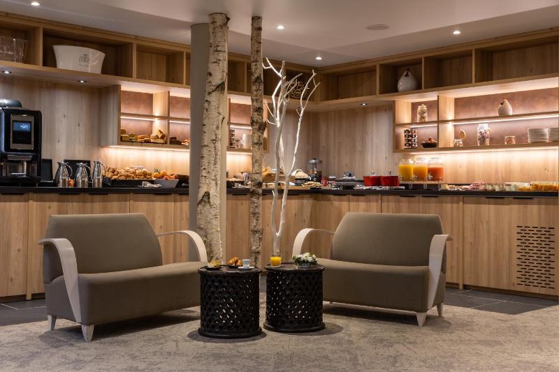 Deluxe Double Room image 3