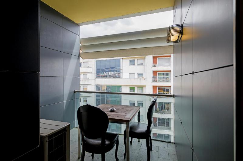 Deluxe Double Room with Balcony image 4