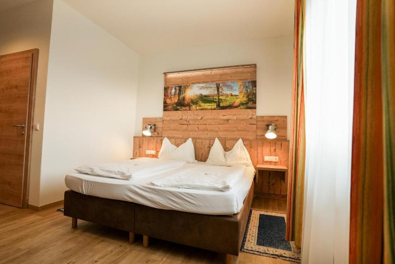 Double Room image 4