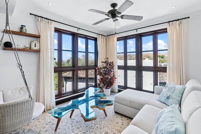 Trendy Condo with Stunning Ocean Views and Exclusive Beach Club Access in Las Catalinas - image 9