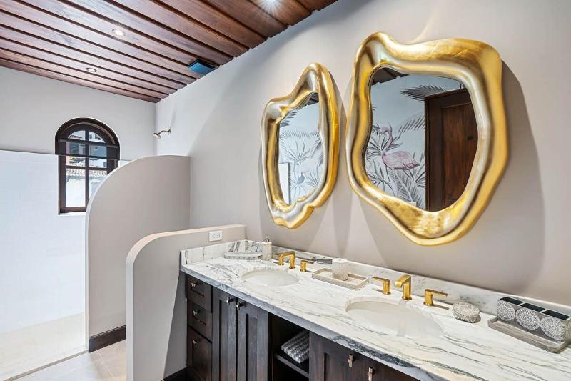 Trendy Condo with Stunning Ocean Views and Exclusive Beach Club Access in Las Catalinas - image 15