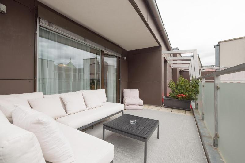 Deluxe One-Bedroom Penthouse with Balcony image 2