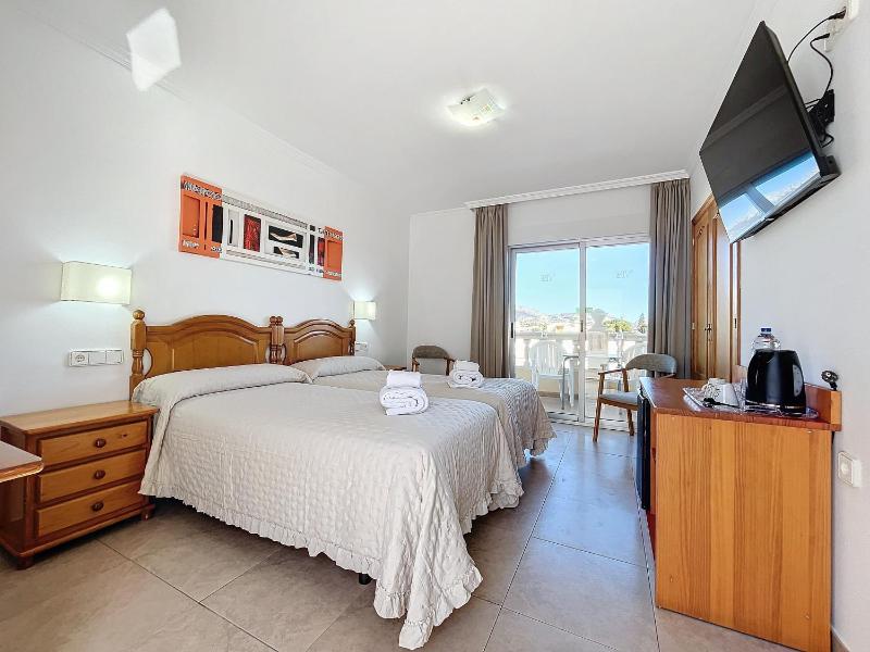 Double or Twin Room with Balcony image 4