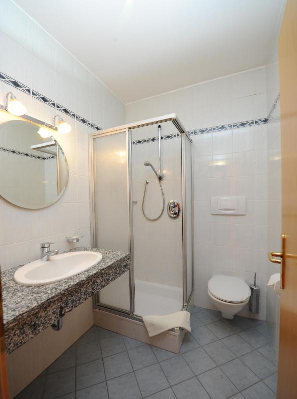 Single Room image 4