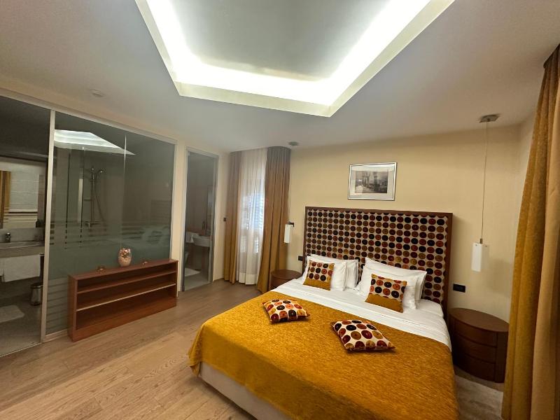 Double Room image 1