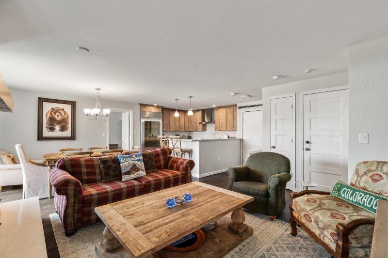 Bear Claw 109 - True Ski-in Ski-out Access & Winter Shuttle! - image 8