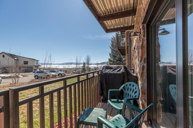 Bear Claw 109 - True Ski-in Ski-out Access & Winter Shuttle! - image 6