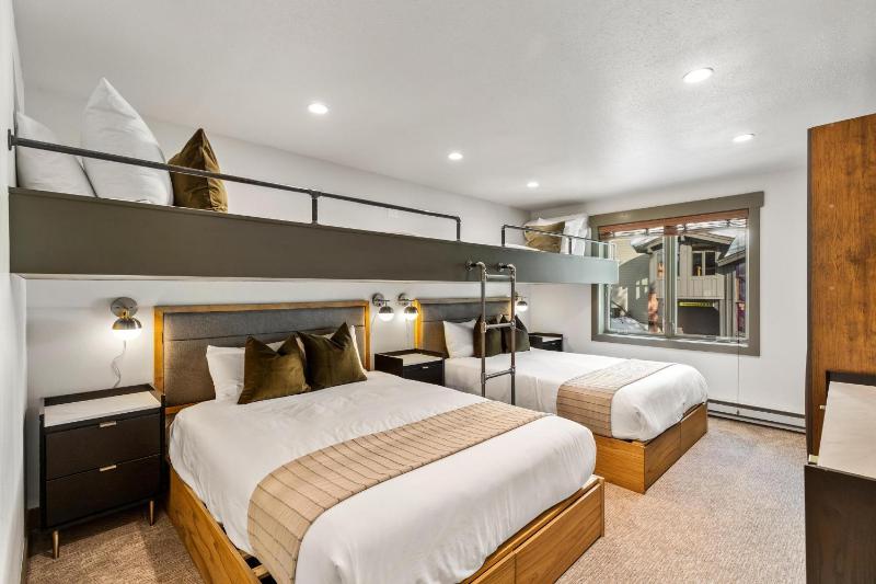 Bear Claw 415 - True Ski-in Ski-out Access Slope Views & Winter Shuttle! - image 17